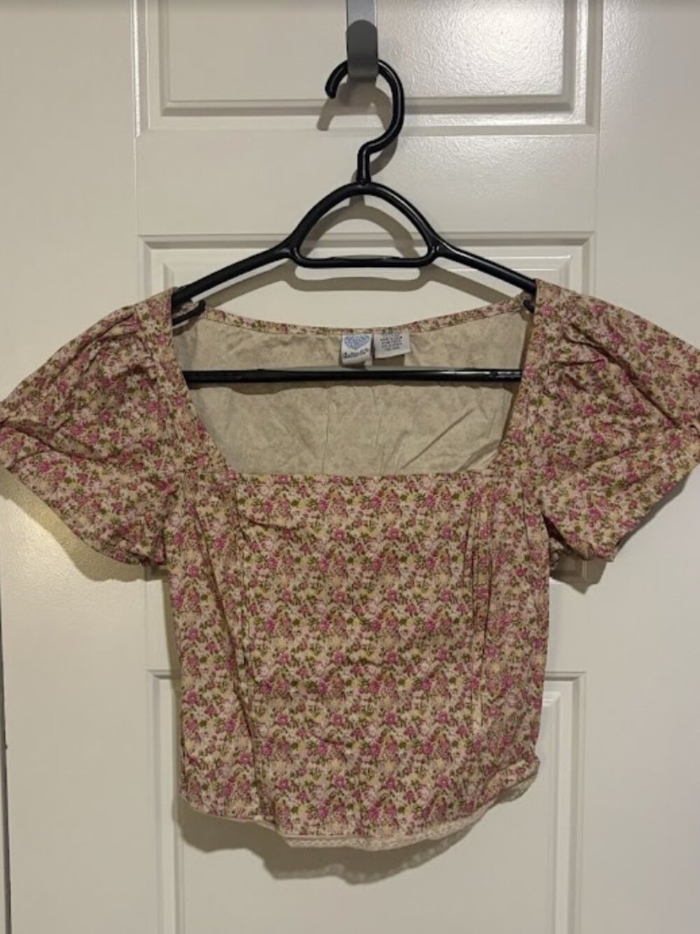 Andrew & Co. Puff Sleeve Floral Crop Top